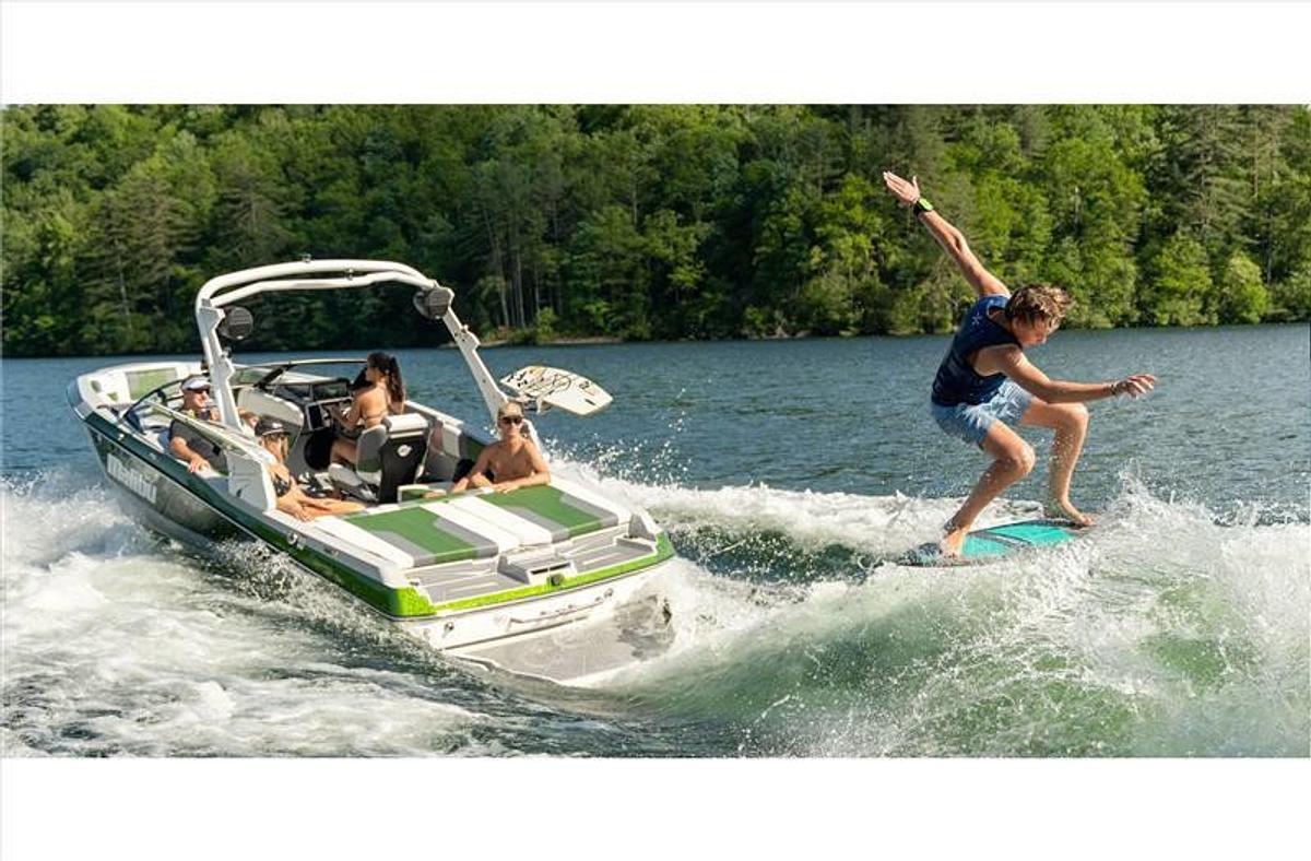 2024 Malibu Boats 21 LX