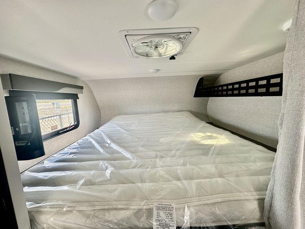 2026 Lance SQ825