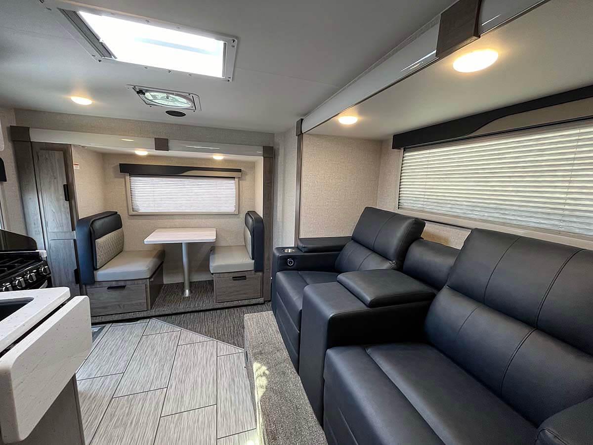 Lance 1172 Truck Camper