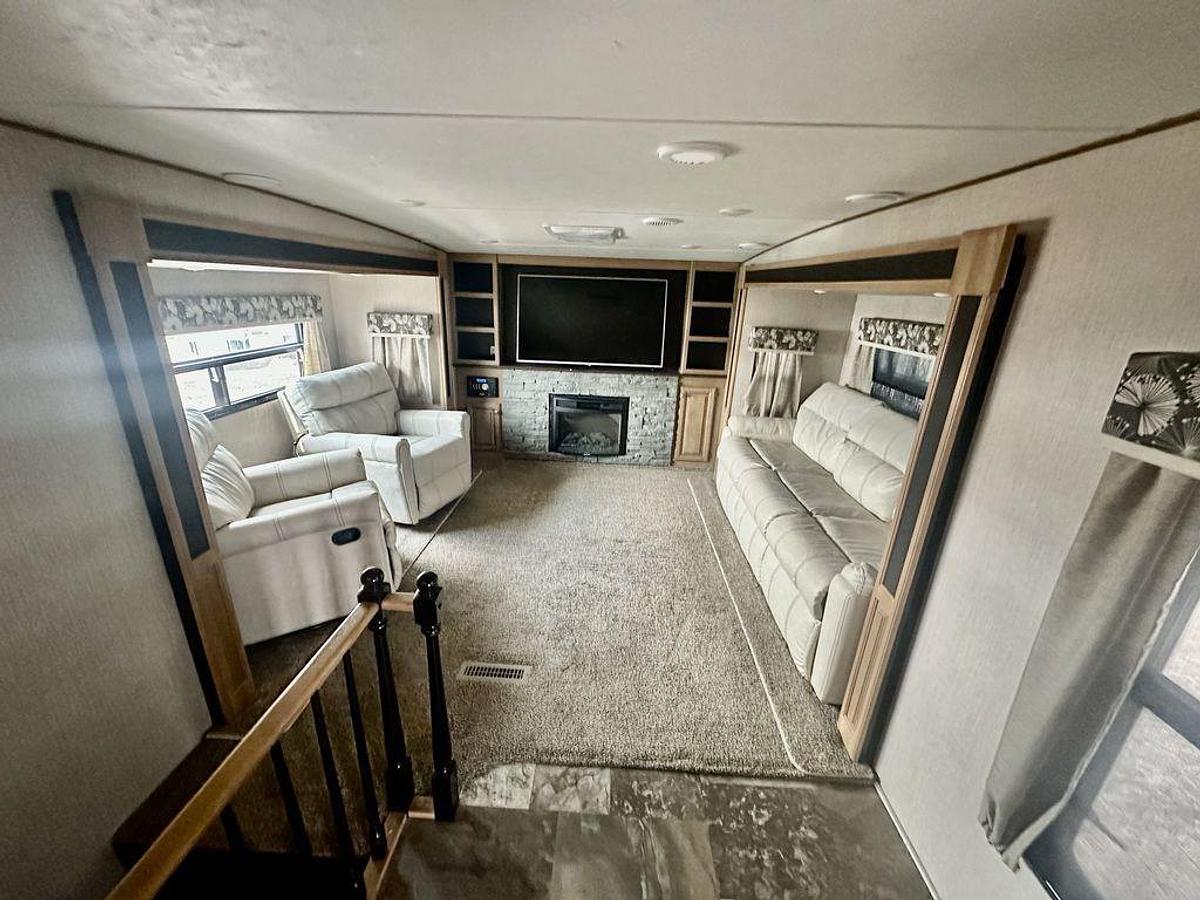 Used 2015 CrossRoads RV Cruiser CF362FL