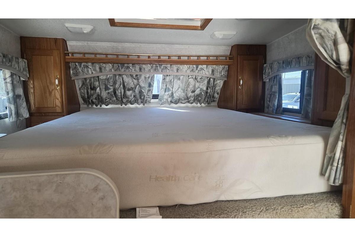 Used 2000 Fleetwood RV Elkhorn M9T