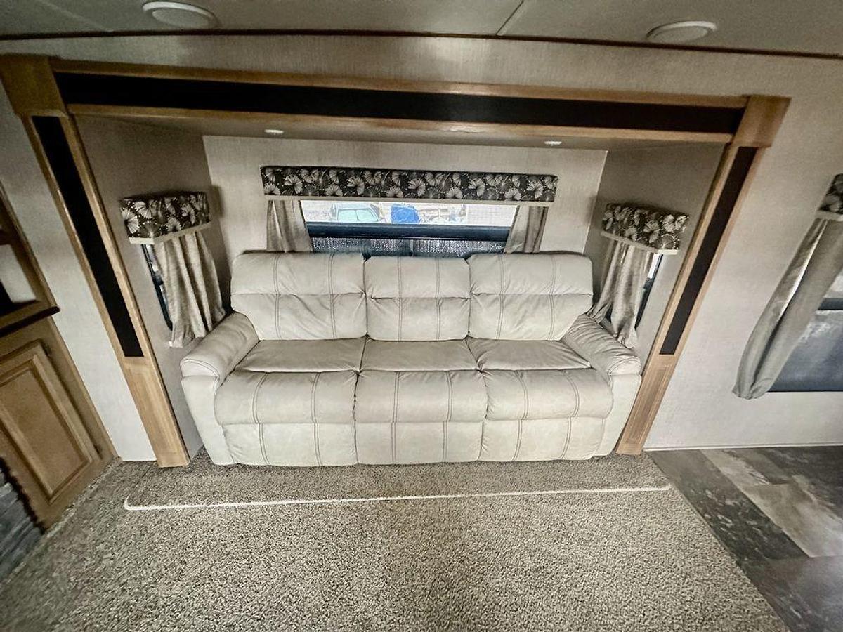 Used 2015 CrossRoads RV Cruiser CF362FL