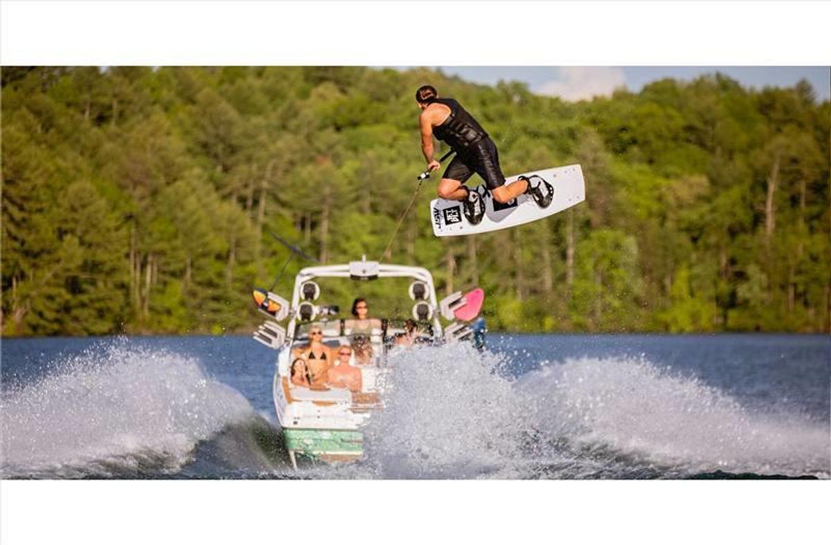 2024 Malibu Boats 23 LSV