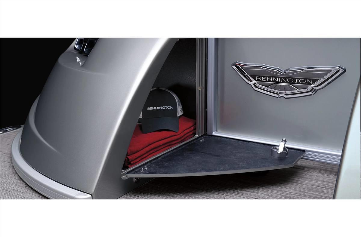 2023 Bennington 30 QFB X2 Wide Beam, Twin Engine