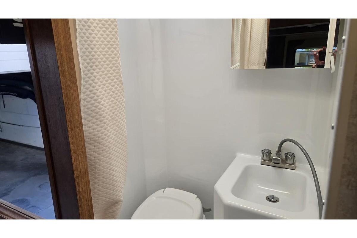 Used 2018 Lance 855S