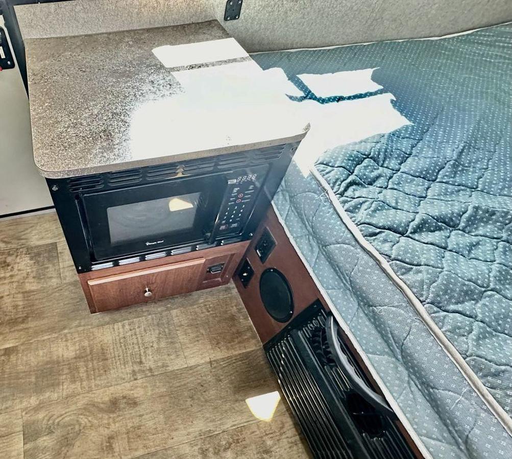 Used 2017 Forest River, Inc. Rockwood Ultra Lite Fifth Wheels A122SXR