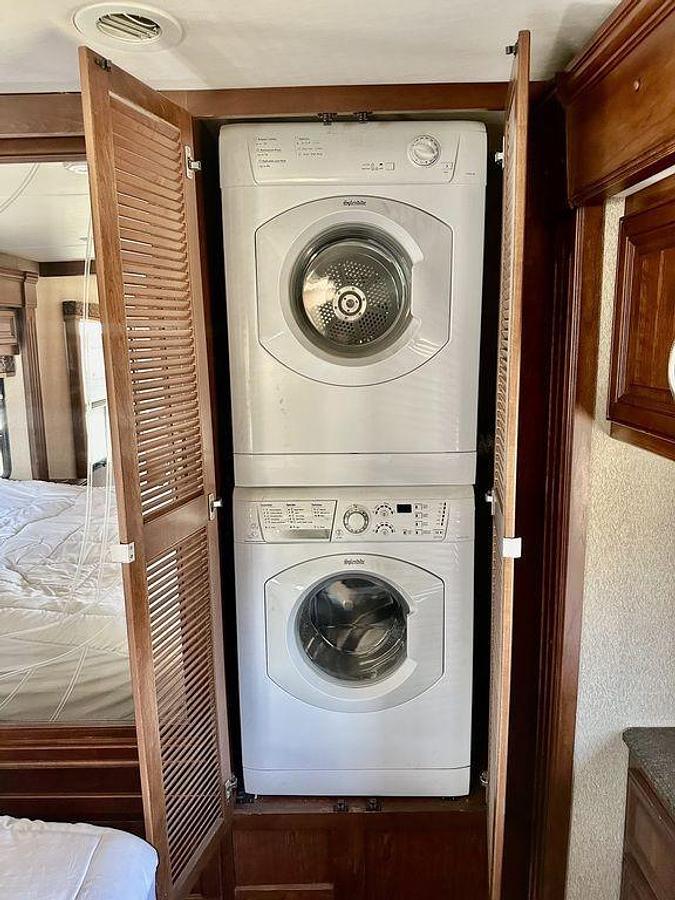 Used 2015 Forest River, Inc. Berkshire XL Cummins ISB-XT 360HP Engine 40QL