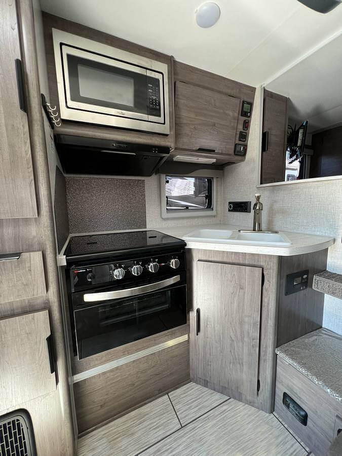 Lance 850 Truck Camper