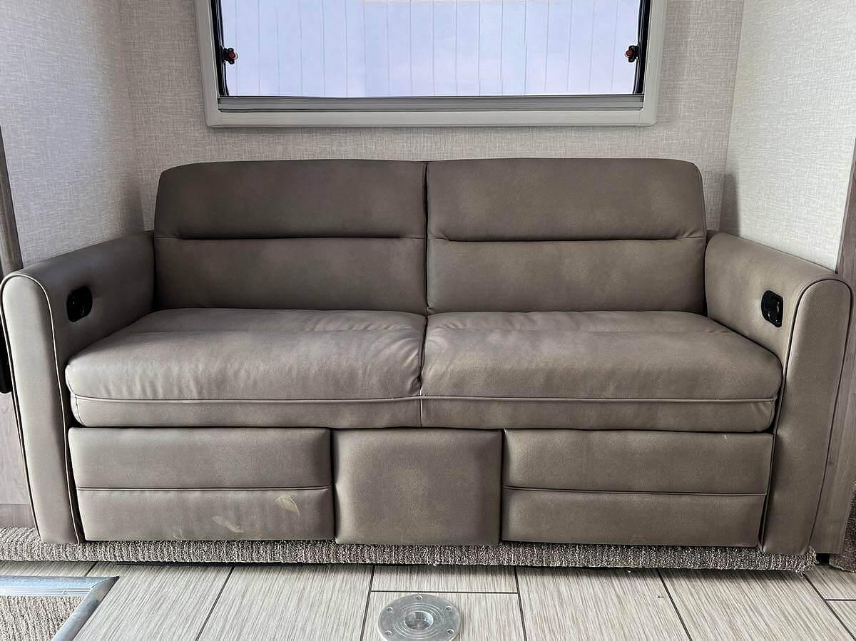 Lance 1172 Truck Camper