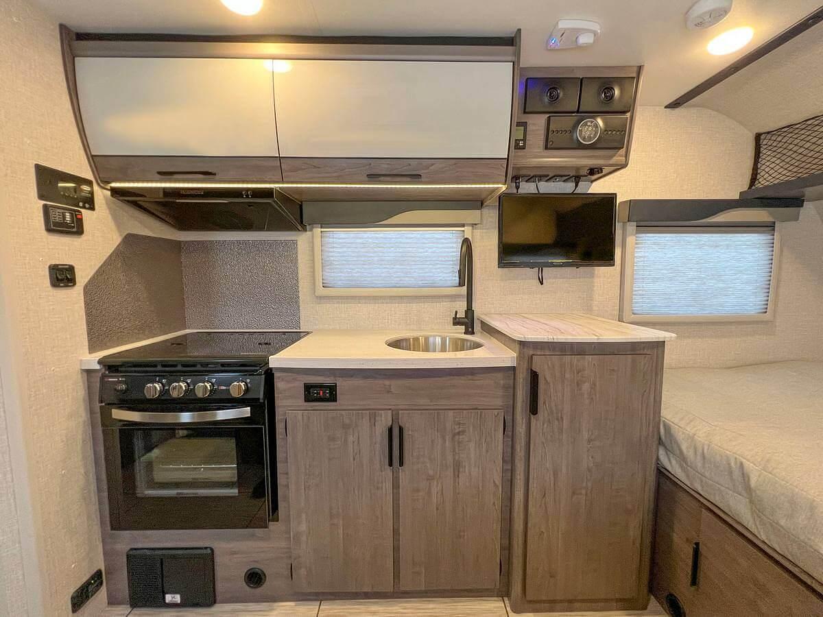 Lance 1475 Travel Trailer