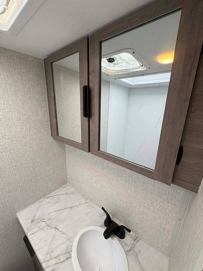 Lance 1191 Truck Camper