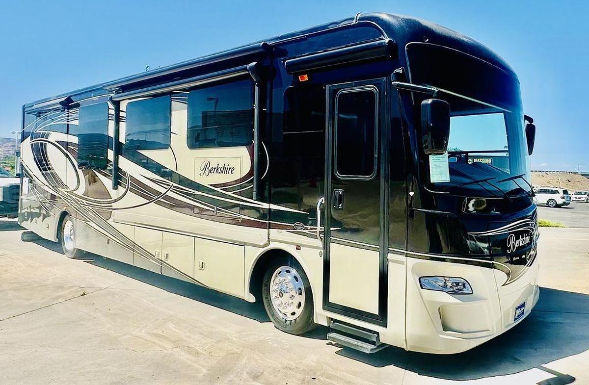 Used 2015 Forest River, Inc. Berkshire XL Cummins ISB-XT 360HP Engine 40QL