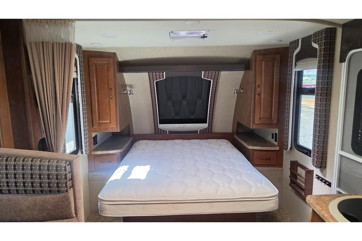 Used 2017 Lance 1985
