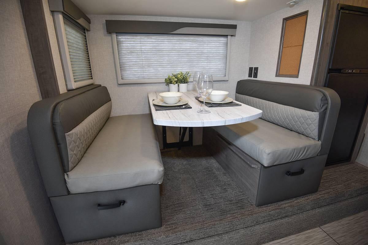 Lance 975 Truck Camper