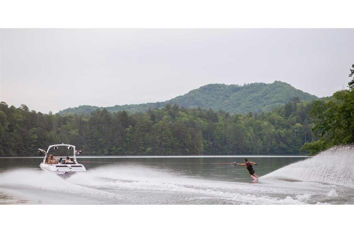 2024 Malibu Boats 20 VTX