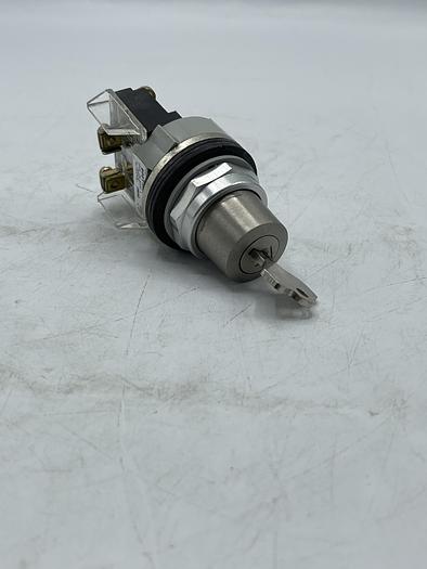 Used AB ALLEN BRADLEY 800T-H48