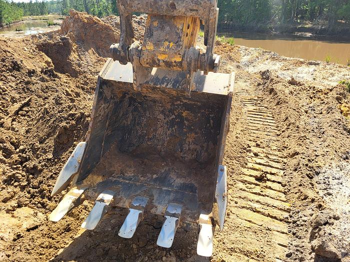 Used 2017  JCB 300LC 