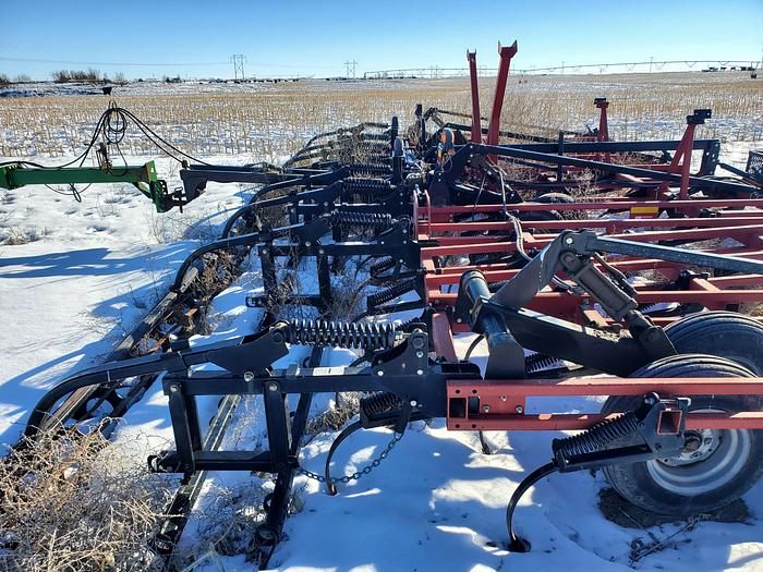 Used 2011 28' Case IH TigerMate 200 Field Cultivator
