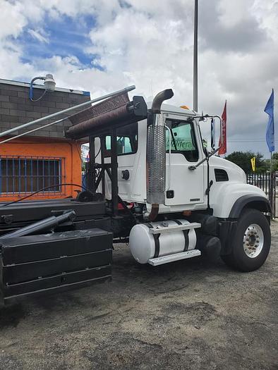 2006 Mack Granite CV-613 Roll-Off Garbage Truck