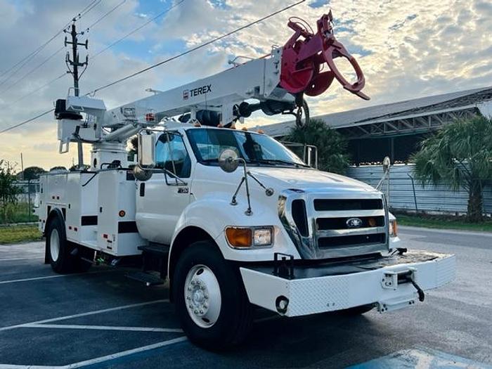 Used Terex Commander C4047 Digger Derrick on 2011 Ford F750 Reg Cab Utility Truck - 96762