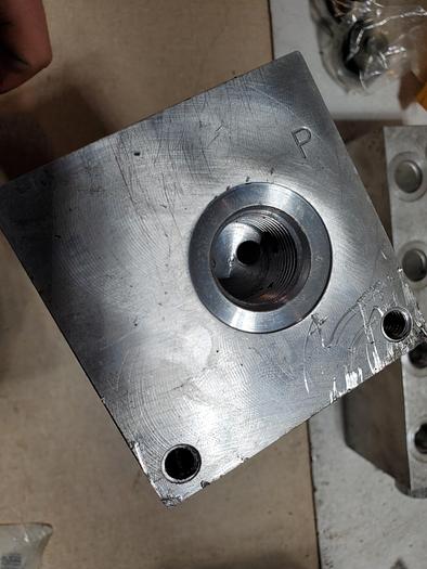 Used SFP10054 hydraulic directional control valve manifold (BRD1)