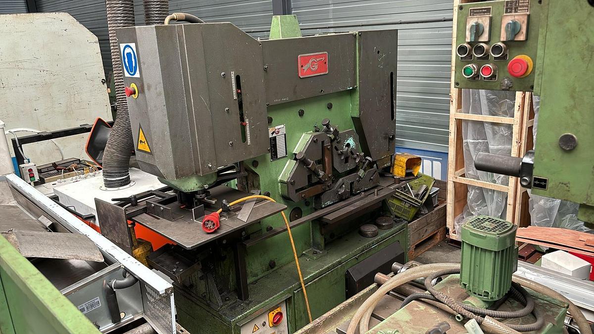 Gebruikt Geuma pons knipmachine