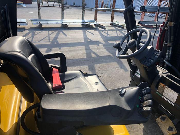 Used 12,000 POUND YALE ROLL CLAMP TRUCK MODEL GLC120VXPRS W/ 72" CLAMP MFG. 2015 RAISED MAST 185"