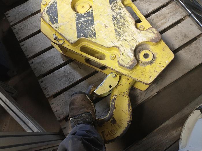 Used r9417 30 tone crane block