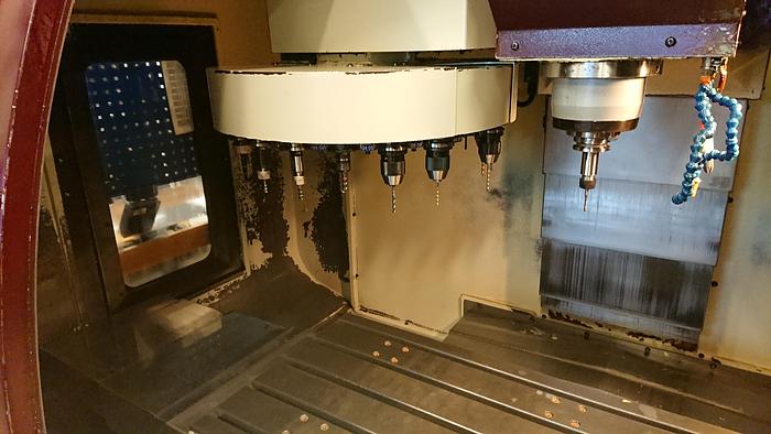 Used BRUGT VERTIKALT BEARBEJDNINGSCENTER FABRIKAT CHEVALIER, MODEL 2040 VMC-L