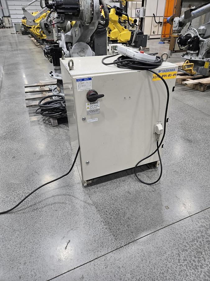 Used Yaskawa Motoman ES165D Industrial Robot With DX100 Controller