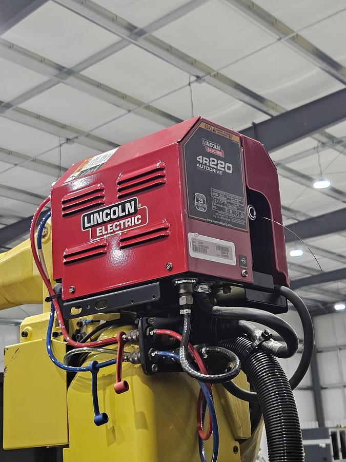 Used Lincoln system 35 weld cell Fanuc 120iC/10L with dual headstock positioners