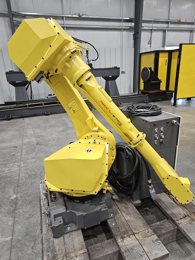 Used FANUC M-710ic/20M Industrial Robot With R-30ib Controller