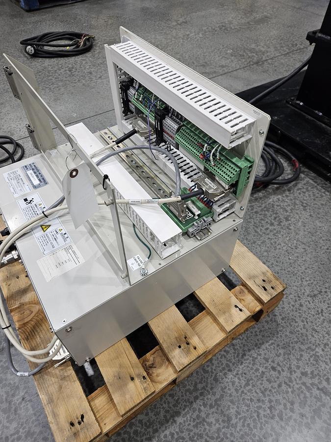 Used Yaskawa Motoman MPK2F Industrial Robot With FS100 Controller