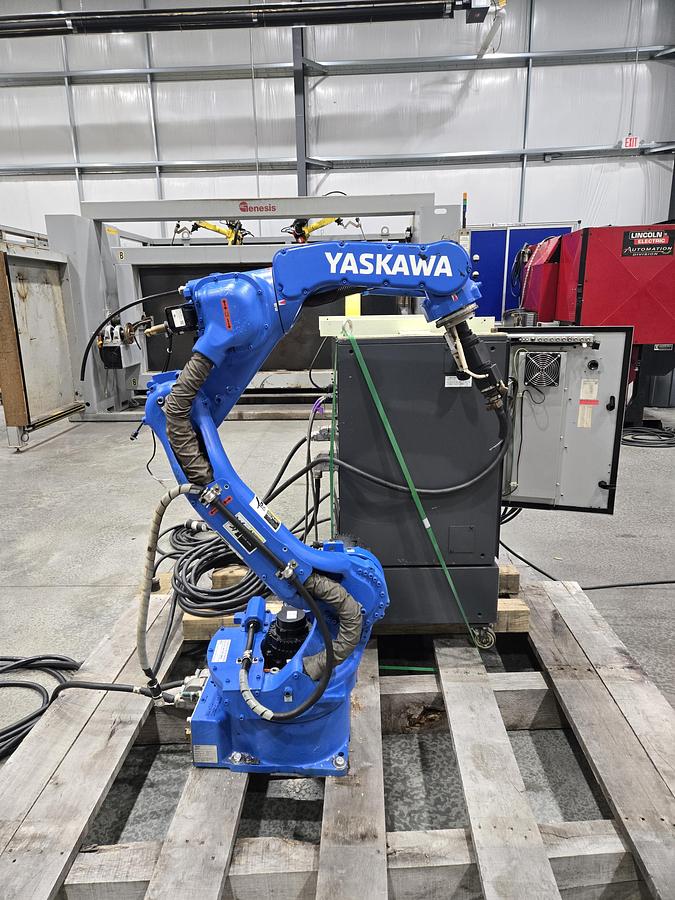 Used Yaskawa Motoman MA1440 Industrial Welding Robot With DX200 Controller