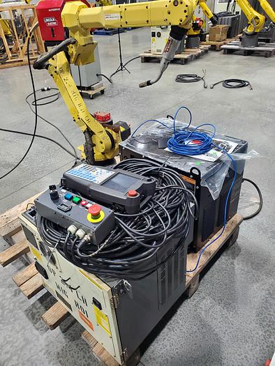 Used Fanuc Arcmate 100ic/6L Industrial Robot With R-30ib Controller and Lincoln Powerwave i400