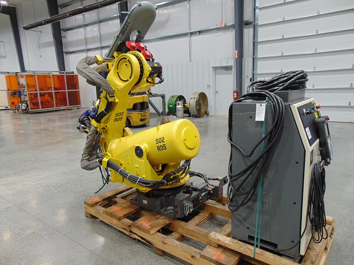 Used Fanuc R-2000ib/200R Industrial Robot With R-30ia Controller