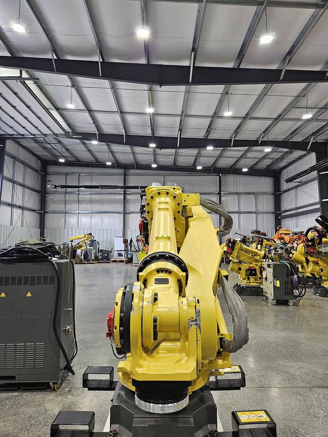 Used Fanuc R-2000ib/125L Industrial Robot With R-30ia Controller