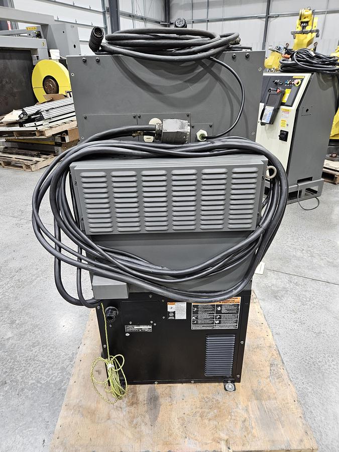 Used Fanuc Arcmate 100ic Industrial Robot With R-30ia Controller and Lincoln Powerwave i400