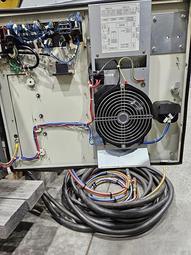 Used Fanuc Arcmate 100ic Industrial Welding Robot With Lincoln PWR350 and Dual Head