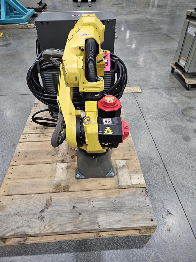Used Fanuc M-10ia/12 Industrial Robot With R-30ib Controller
