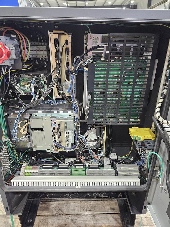 Used Yaskawa Motoman MH50-II Industrial Robot With DX200 Controller