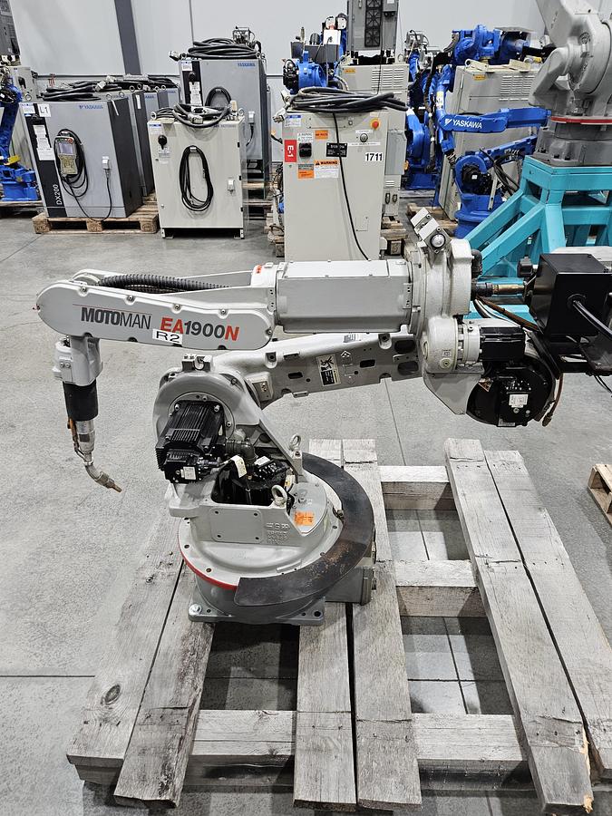 Used Dual Arm Yaskawa EA1900N and UP50N Welding Robots With Auto Axcess 450