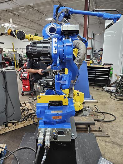 Used Yaskawa Motoman MA1440 With DX200 Controller And Miller Auto Continuum 350