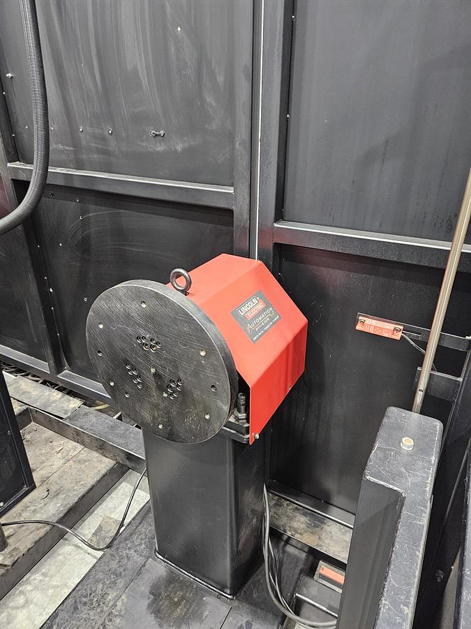 Used Lincoln system 35 weld cell Fanuc 120iC/10L with dual headstock positioners