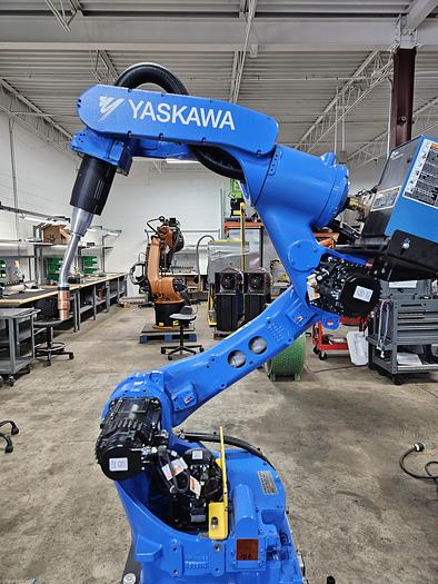 Used Yaskawa Motoman MA1440 With DX200 Controller And Miller Auto Continuum 350