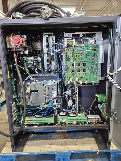 Used Yaskawa Motoman MA1440 With DX200 Controller And Miller Auto Continuum 350