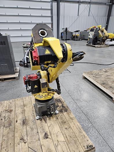 Used FANUC Arcmate 120ic Industrial Robot With R-30ia Controller