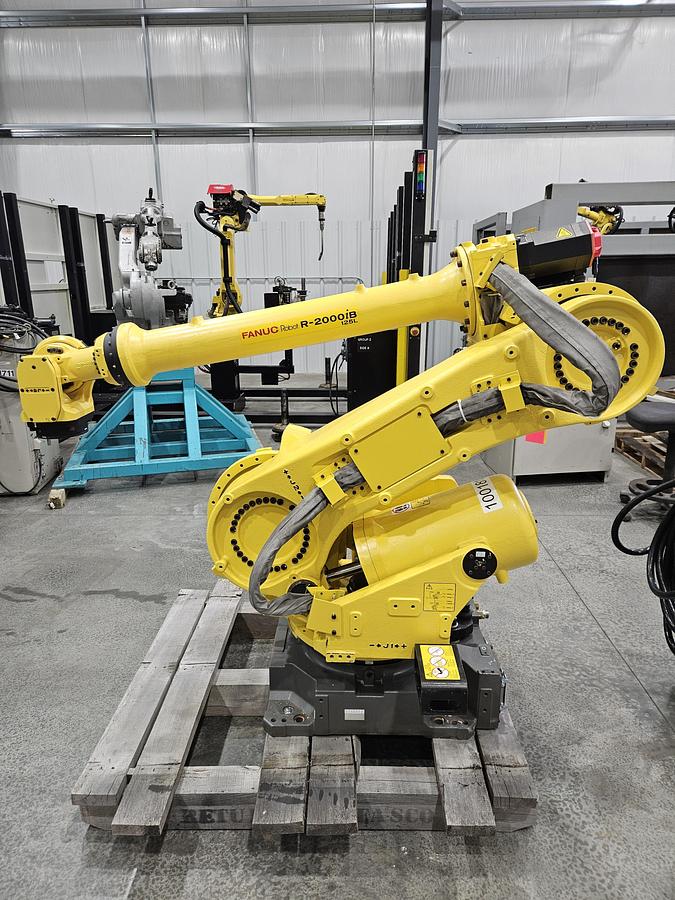 Used Fanuc R-2000ib/125L Industrial Robot With R-30ia Controller