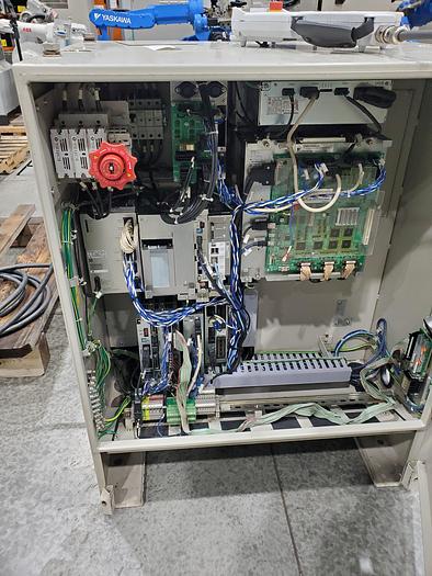 Used Yaskawa HP20D Industrial Handling Robot With DX100 Controller