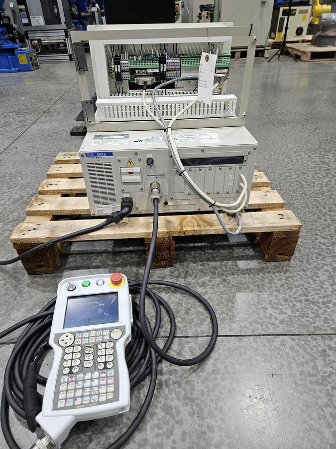 Used Yaskawa Motoman MPK2F Industrial Robot With FS100 Controller